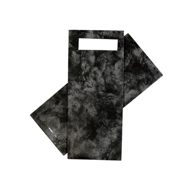 Bestekzakje IEZZY 190x85mm zwart gemarmerd met wit servet 500st Bestekzakje IEZZY 190x85mm zwart gemarmerd met wit servet 500st