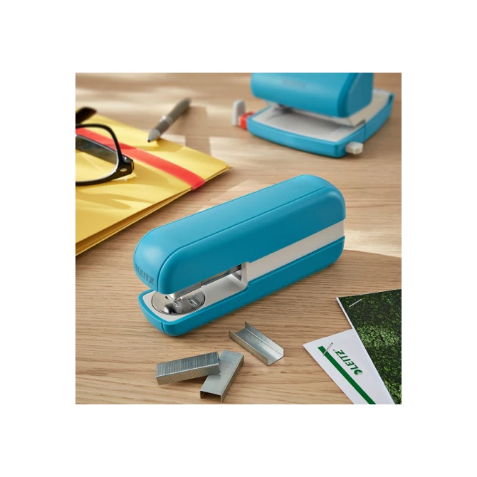 Nietmachine Leitz Cosy 30 vel 24/6 blauw Nietmachine Leitz Cosy 30 vel 24/6 blauw