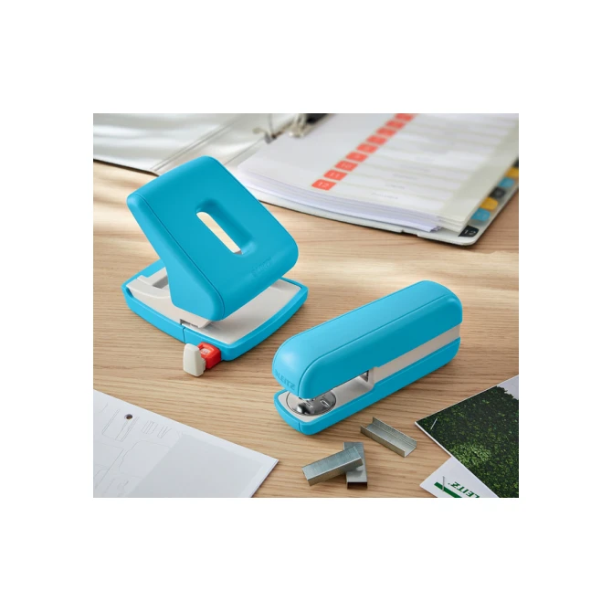 Nietmachine Leitz Cosy 30 vel 24/6 blauw Nietmachine Leitz Cosy 30 vel 24/6 blauw