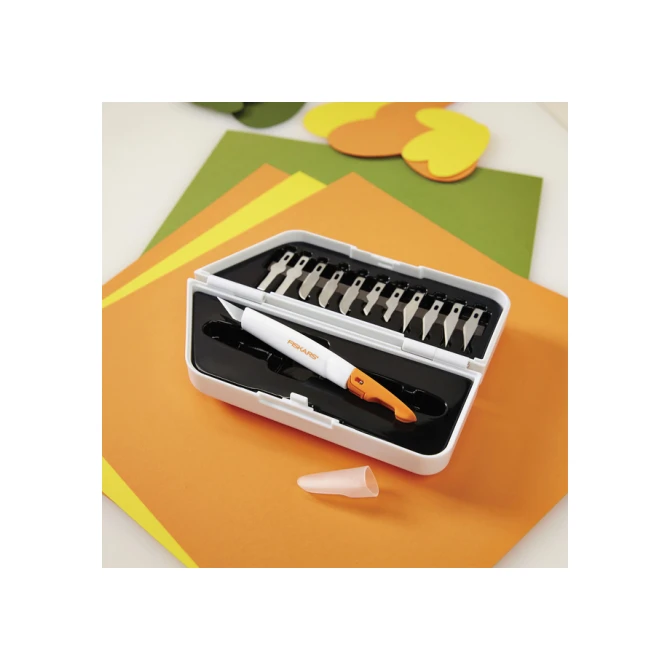 Precisiemes Fiskars Medium Duty set à 12 mesbladen wit